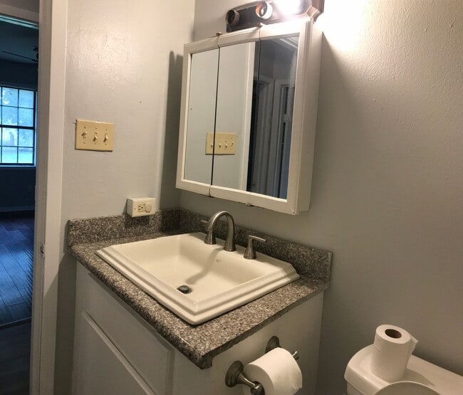 Photo - 304 Latin Dr