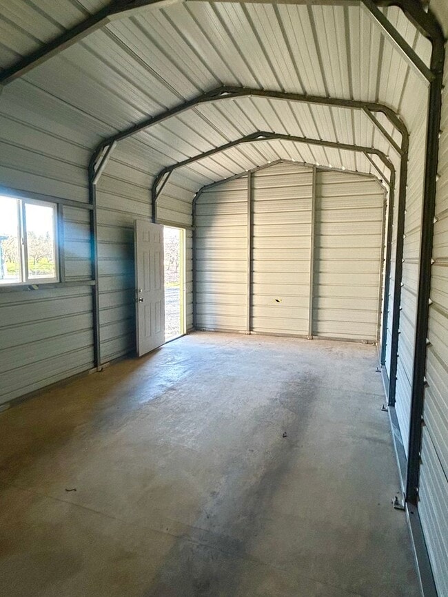 Photo - Great home just outside of town!