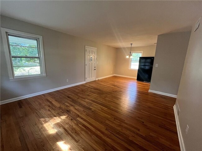 Photo - 1148 Center St SW