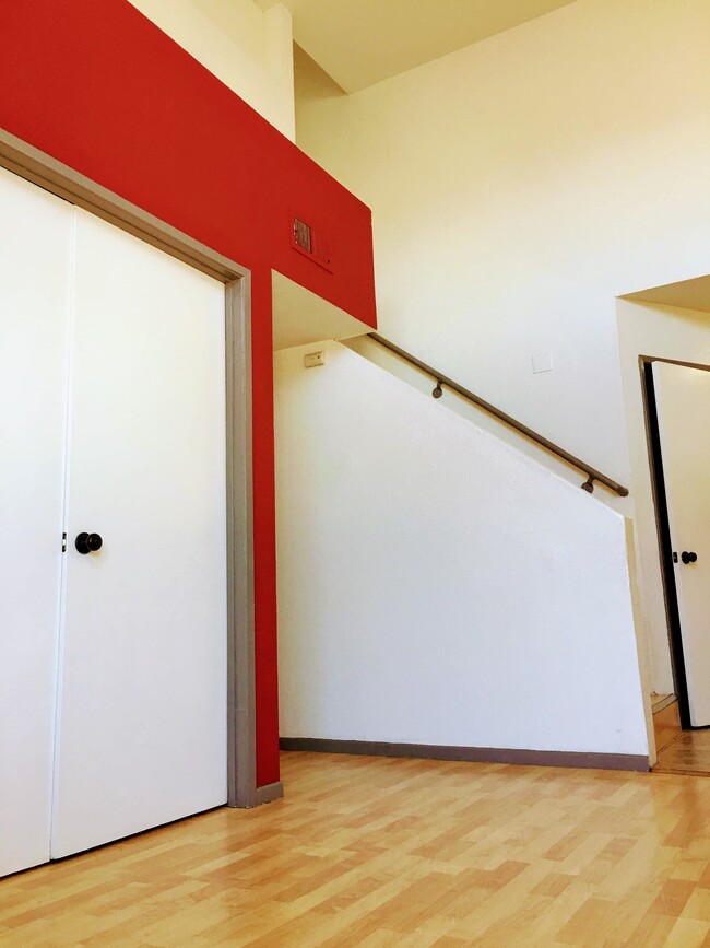 Photo - 1540 S Fairfax Ave Unidad 7