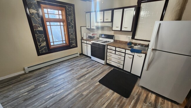 Building Photo - 38R Monmouth St Rental