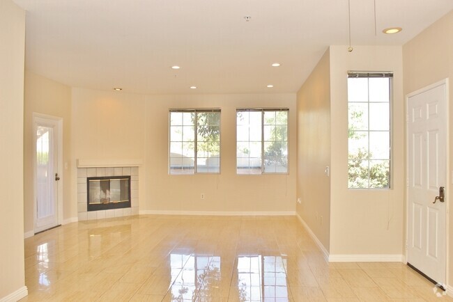 Building Photo - Beautiful 2B/2BA Condo in Rancho Bernardo ... Unit 116