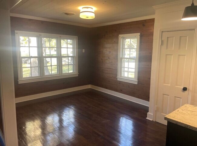 Photo - 321 S Arcola St