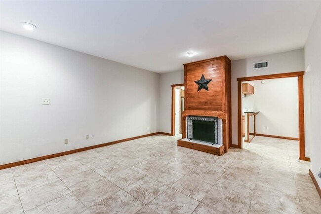 Photo - 2100 Tanglewilde St Unidad 637