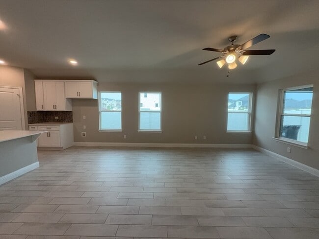 Photo - 612 Amenduni Ln