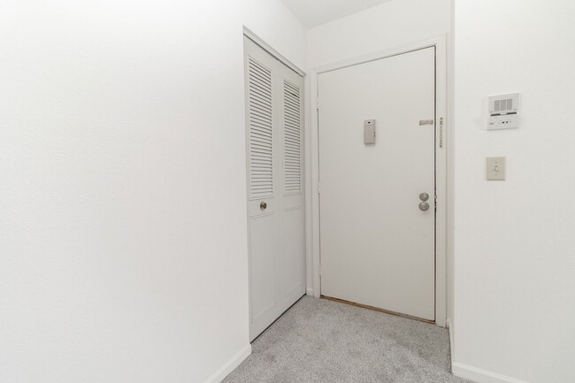 Vestíbulo - Lake View Shores Apartments