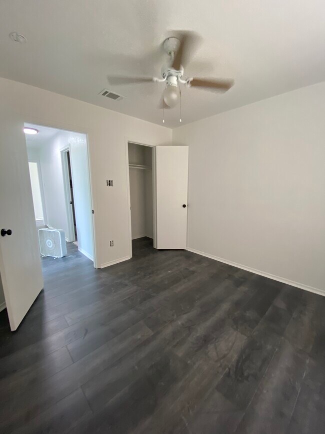 Photo - 3017 Hillsdale Ave