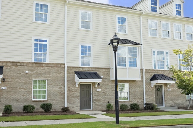 Building Photo - Room in Townhome on Excelsior Grand Ave