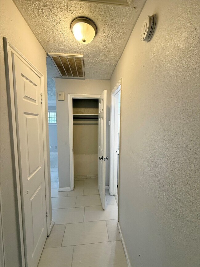 Photo - 3411 Drew St Unit 2