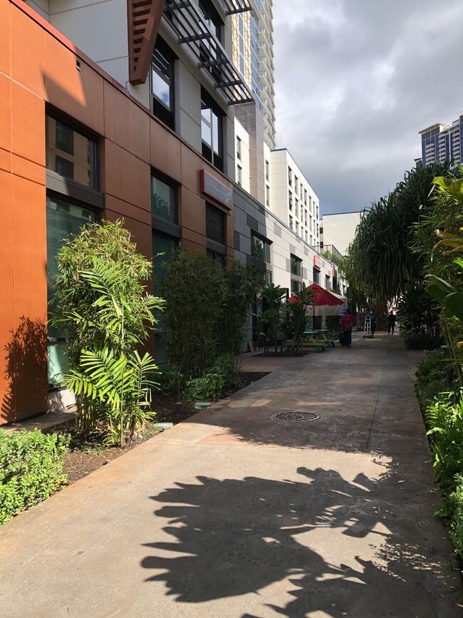 Photo - LUXURY 1/1/1 AT KEAUHOU PLACE, OCEAN/CITY/MOUNTAIN VIEWS