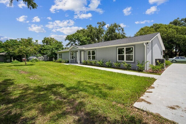 Photo - 1740 Magnolia St