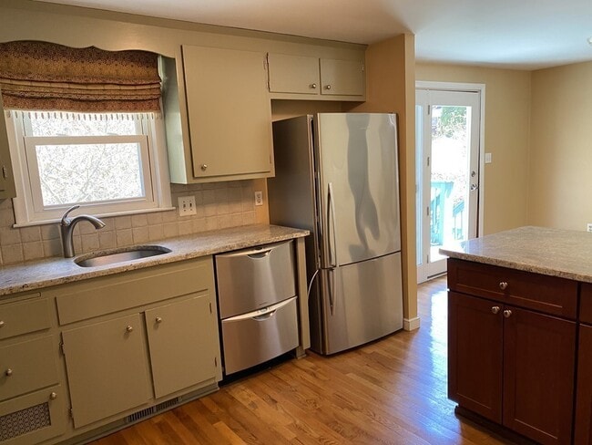 Photo - 138 Forest St