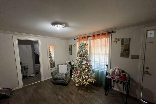 Photo - 4429 Main St