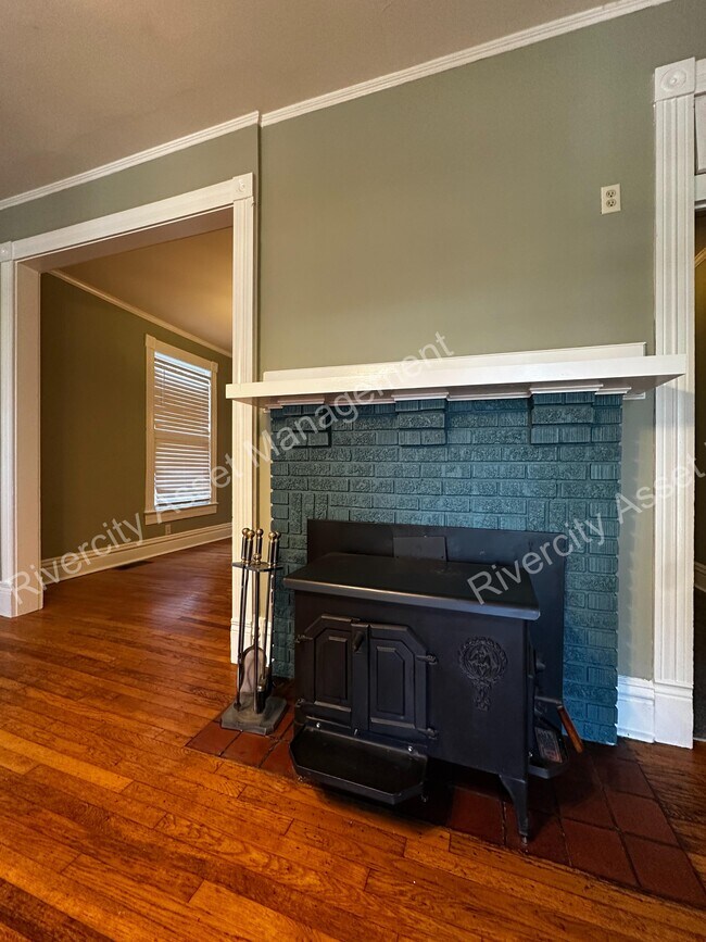 Photo - 1387 Linden Ave