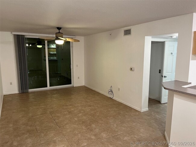 913 Villa Cir Unit 913