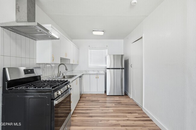 Photo - 8929 Robert Dr