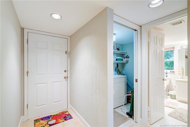 Photo - 390 NE Edgewater Dr Unit 304
