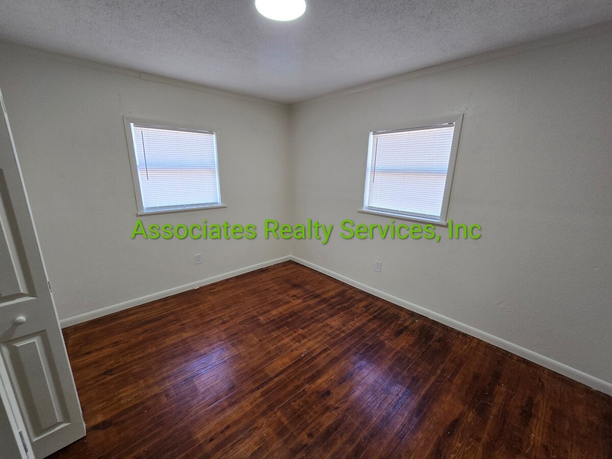 Photo - 3 Bedroom / 1 Bath House in Brooker!