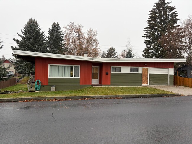 Building Photo - 708 Park Ave