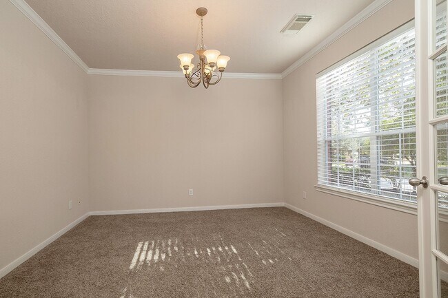 Photo - 47 N Spinning Wheel Cir