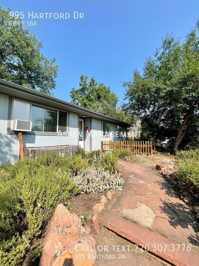 Photo - 995 Hartford Dr