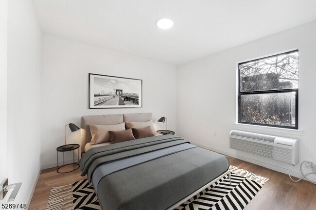 Building Photo - 25 Freeway Dr E Unit 306