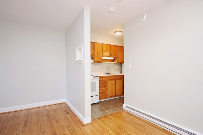 Photo - Student-Friendly Ivy Rd Apartment Near Foods of All Nations Unit Ivy Rd 2114 #07