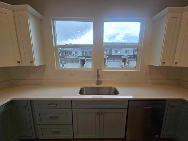 Photo - 1561 W Skyline Dr