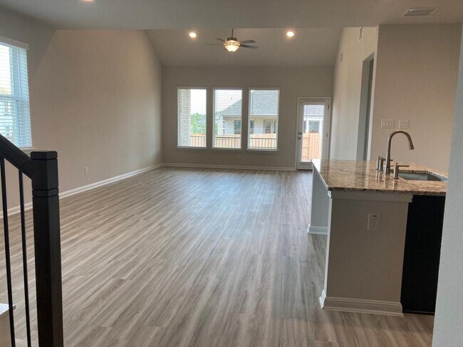 Photo - 136 Grn Knl Ln