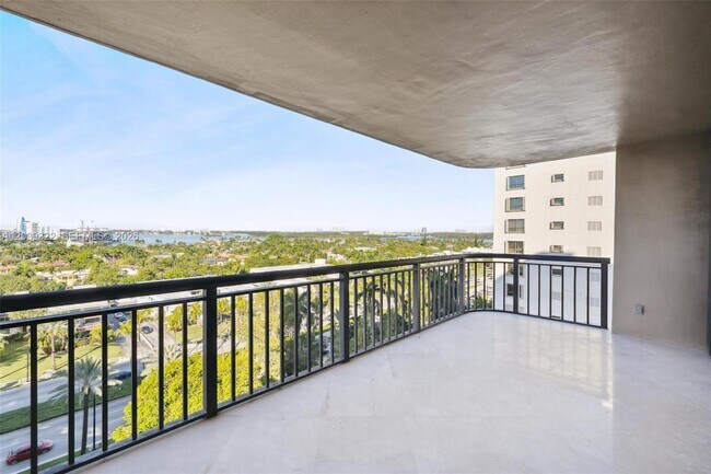 10175 Collins Ave Unit 907