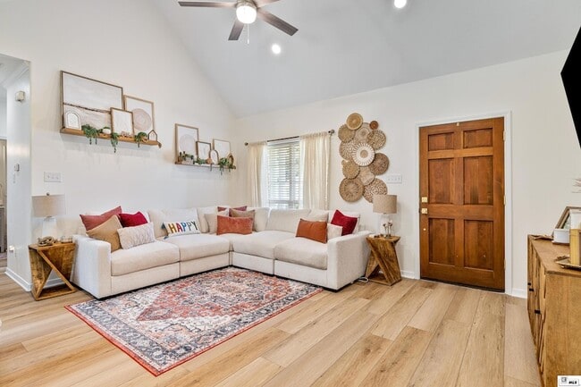 Photo - 113 Arbor Cove Cir