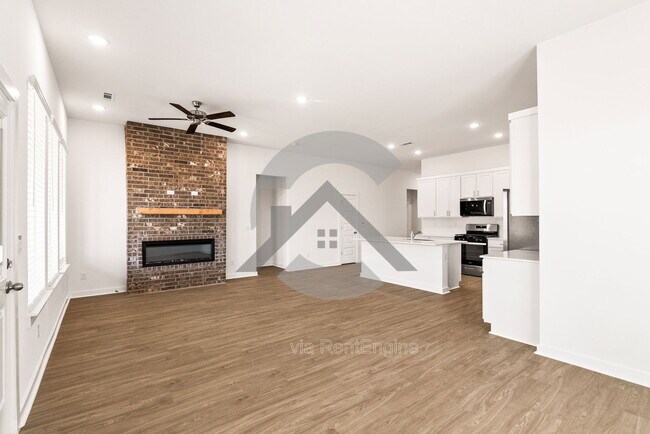 Photo - 623 Riley Ln