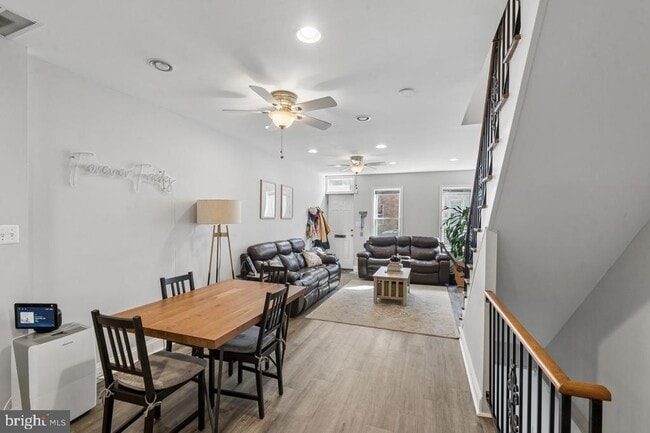 Photo - 2139 Montrose St