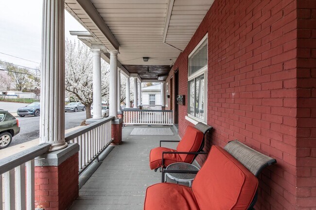 Photo - 540 Seneca St Unidad Apt 2