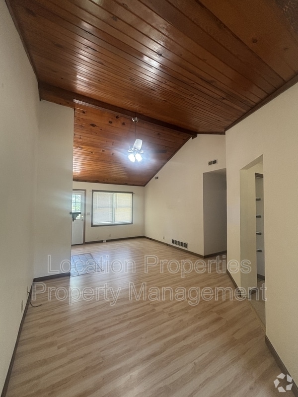 Building Photo - 3741 Brush Creek Dr Rental