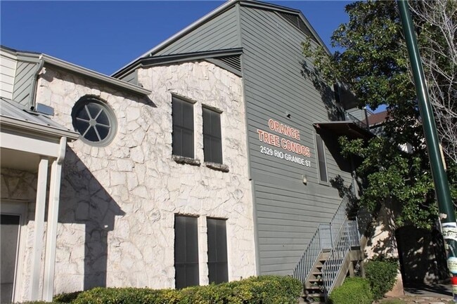 Building Photo - UT PRE-LEASE - 1 bed / 1 bath Updated West Campus Condo