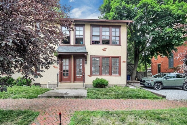 Building Photo - 174 Reinhard Ave