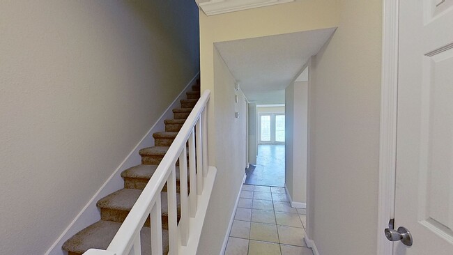 Lovely 2 bedroom, 2.5 Bath Townhouse Avail... - Lovely 2 bedroom, 2.5 Bath Townhouse Avail...