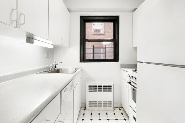 Photo - 520 E 81st St