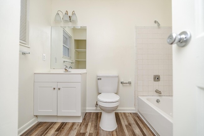 Photo - 209 N Woodland Dr