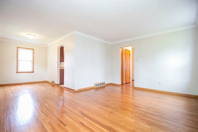 Photo - 320 Somerset St