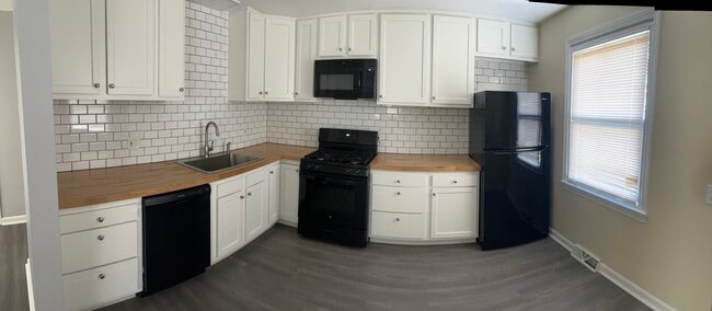 Building Photo - 5023 Forest Park Pl Unit 5023