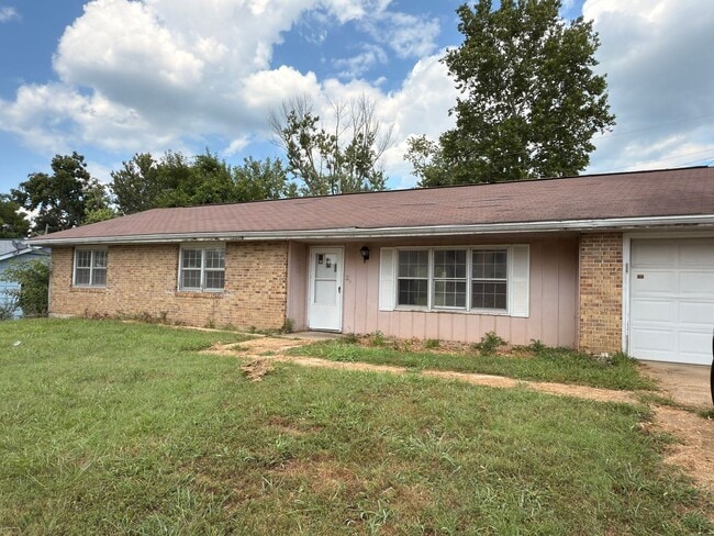 Building Photo - Beautiful Move in ready House!