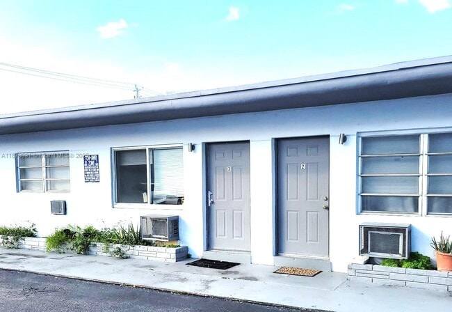 Building Photo - 6300 Miramar Pkwy Unit 3 Rental
