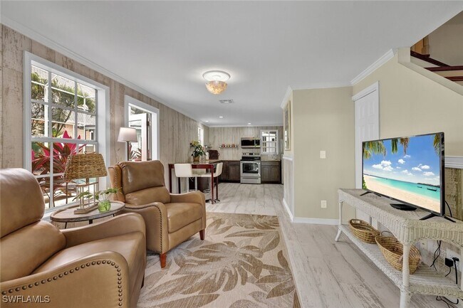 Photo - 255 2nd Ave N