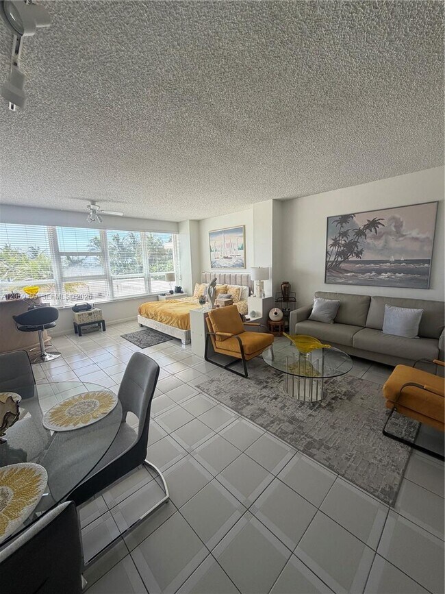 Photo - 4925 Collins Ave Unit 2D