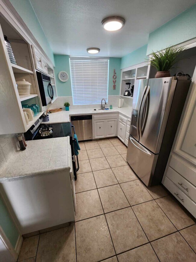 Photo - 5180 N Wishon Ave Unit 302 Furnished