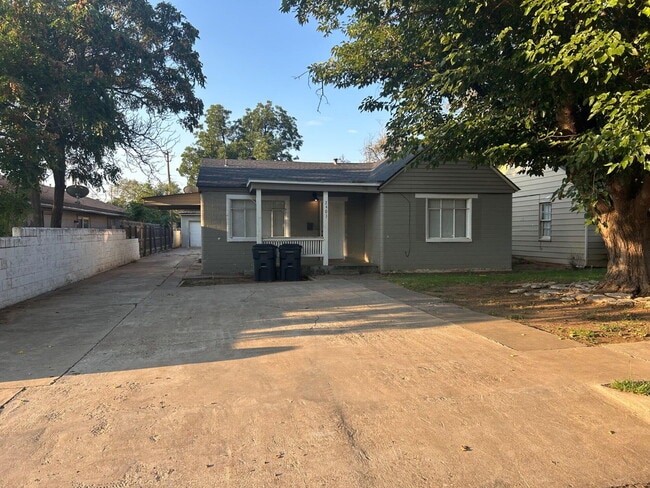 Building Photo - 2403 22nd St Rental