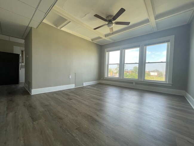 Building Photo - 73 E Palmer St