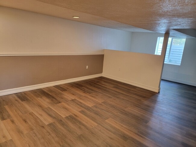 Photo - *MOVE IN SPECIAL * 1ST FULL MONTH FREE* Gr...